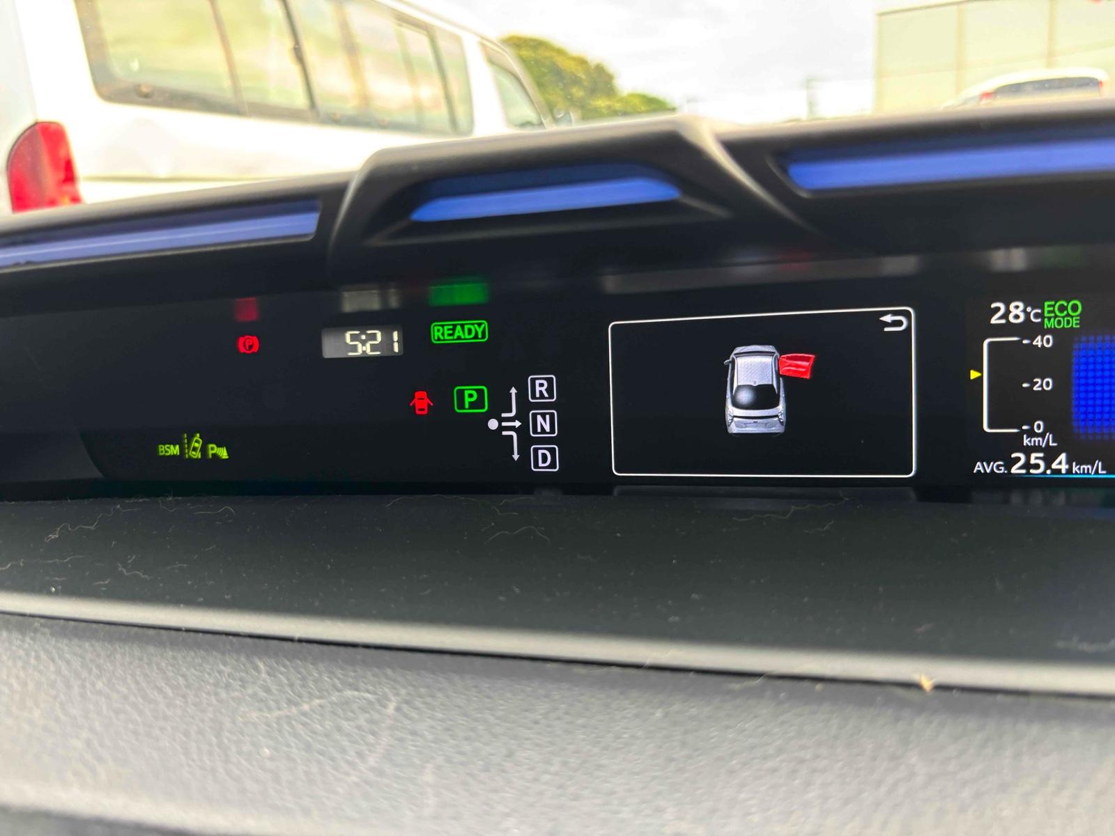 TOYOTA PRIUS A TOURINGSELECTION Image 8