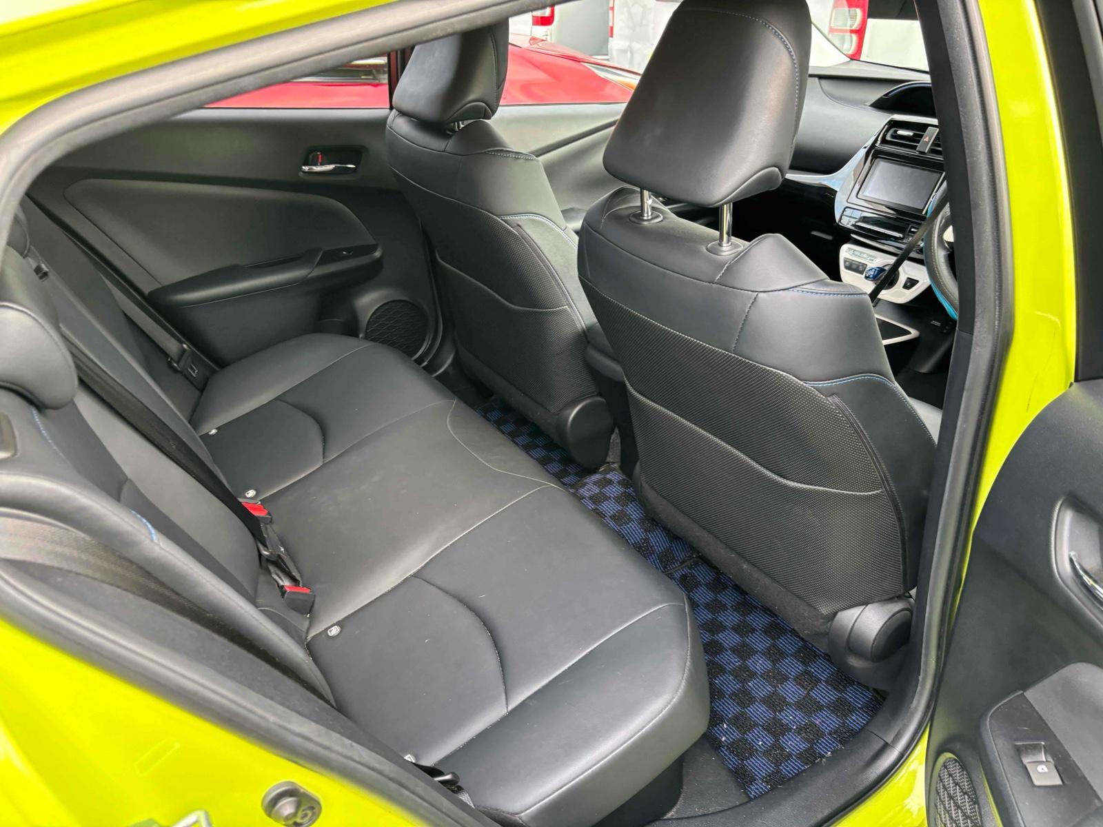 TOYOTA PRIUS A TOURINGSELECTION Image 7