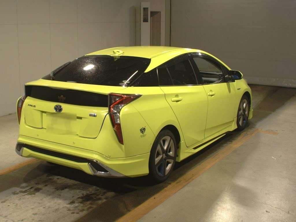 TOYOTA PRIUS A TOURINGSELECTION Image 4