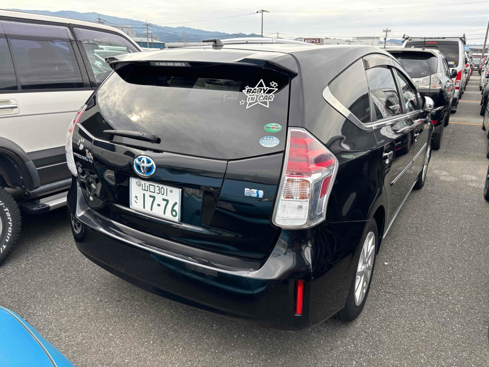 TOYOTA PRIUS ALPHA S Image 2
