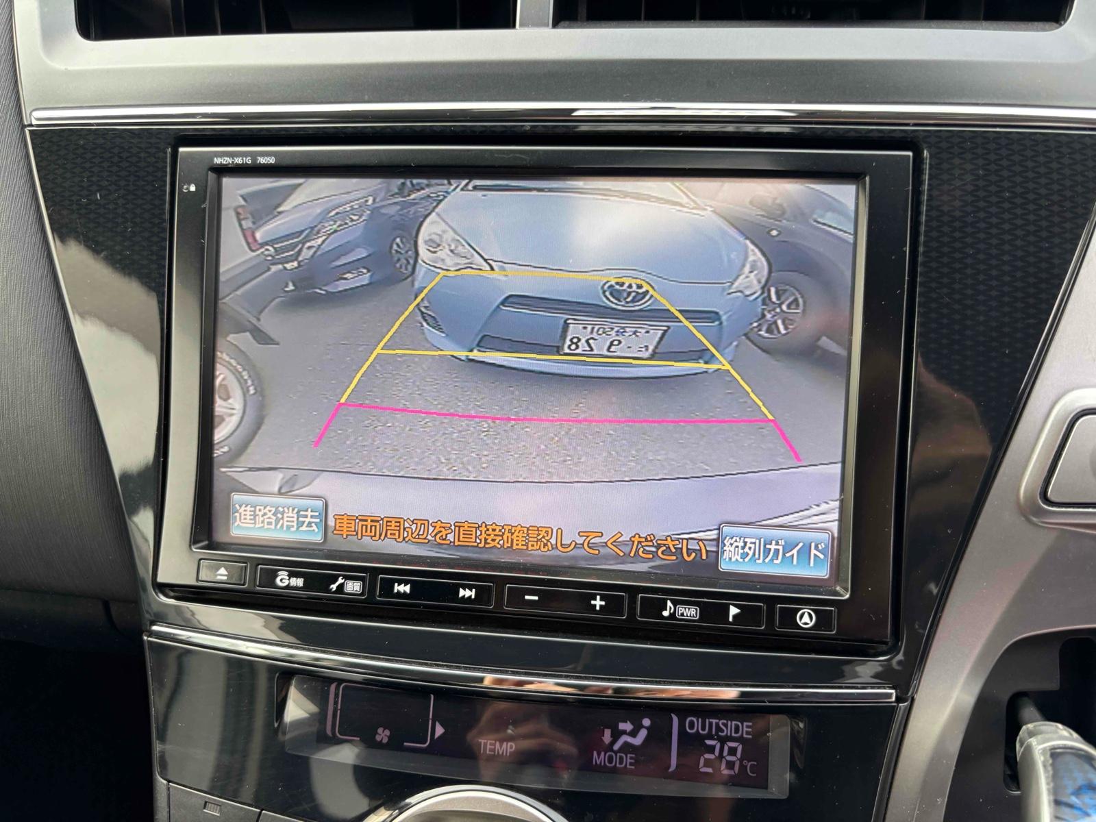 TOYOTA PRIUS ALPHA S Image 11