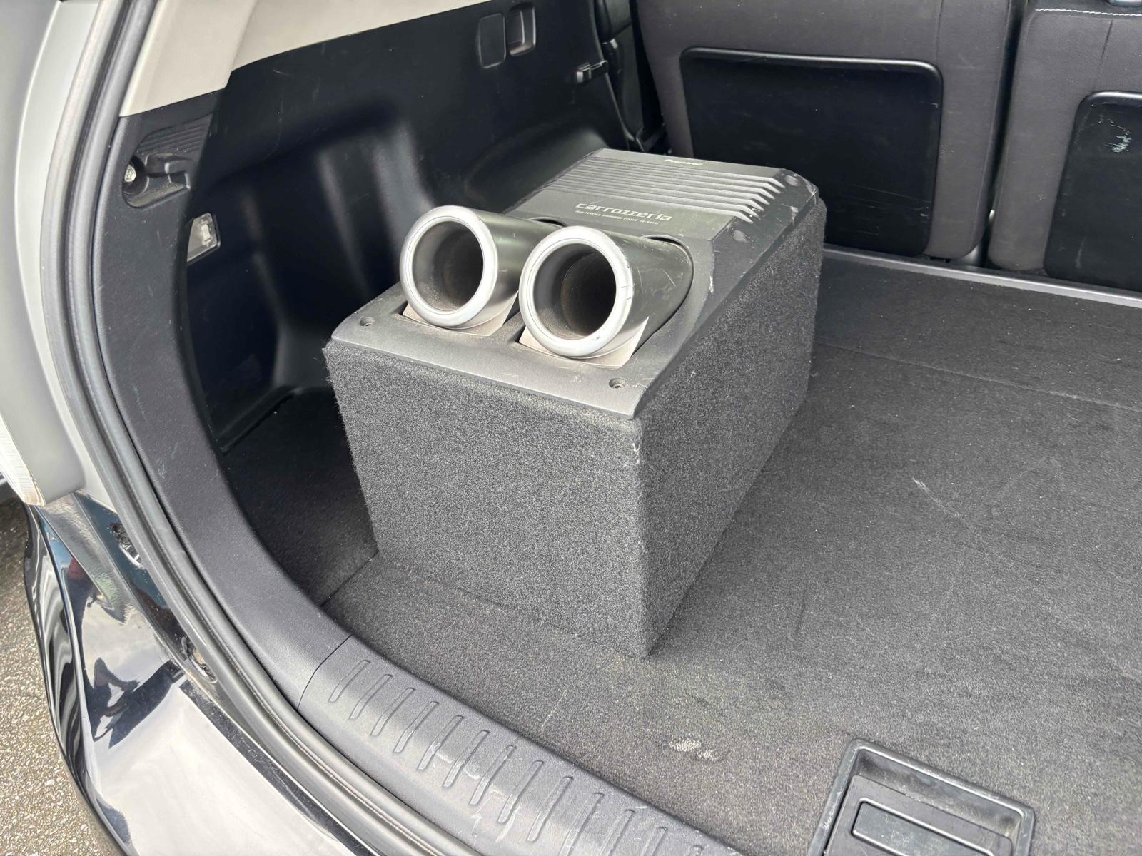 TOYOTA PRIUS ALPHA S Image 12