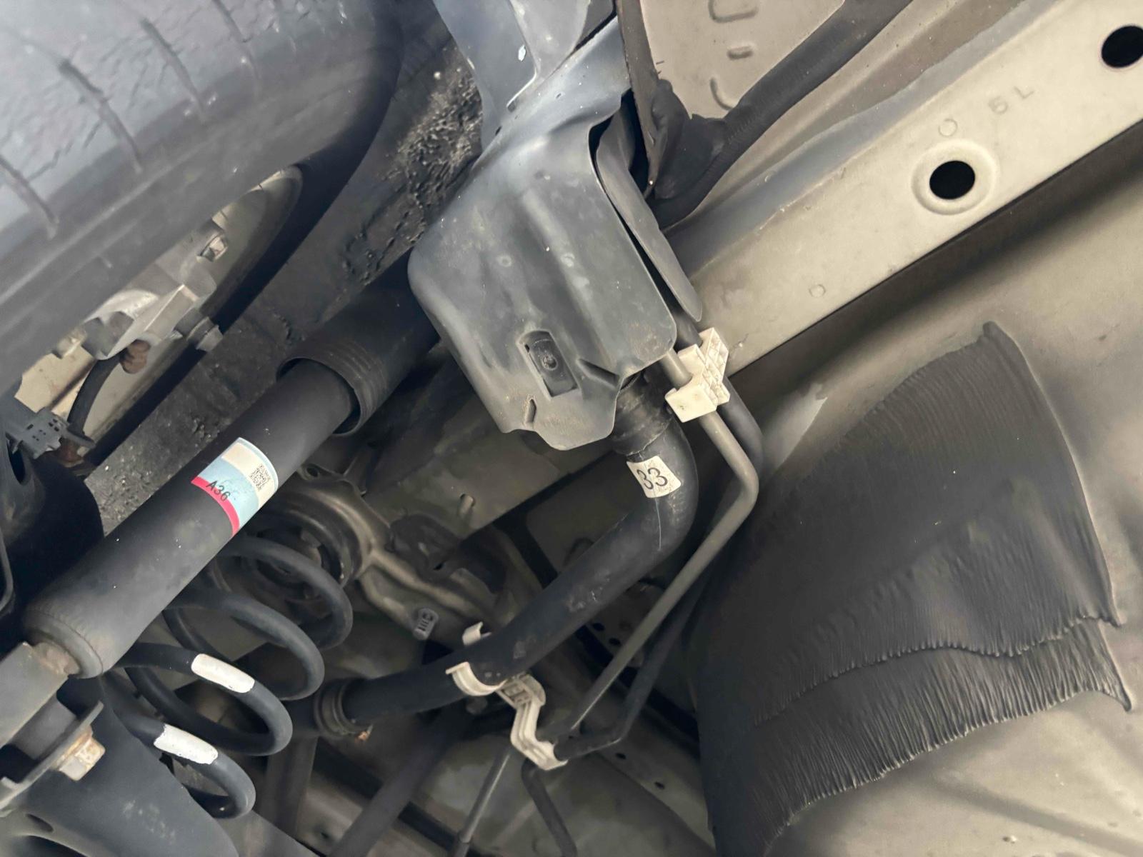 TOYOTA PRIUS ALPHA S Image 22