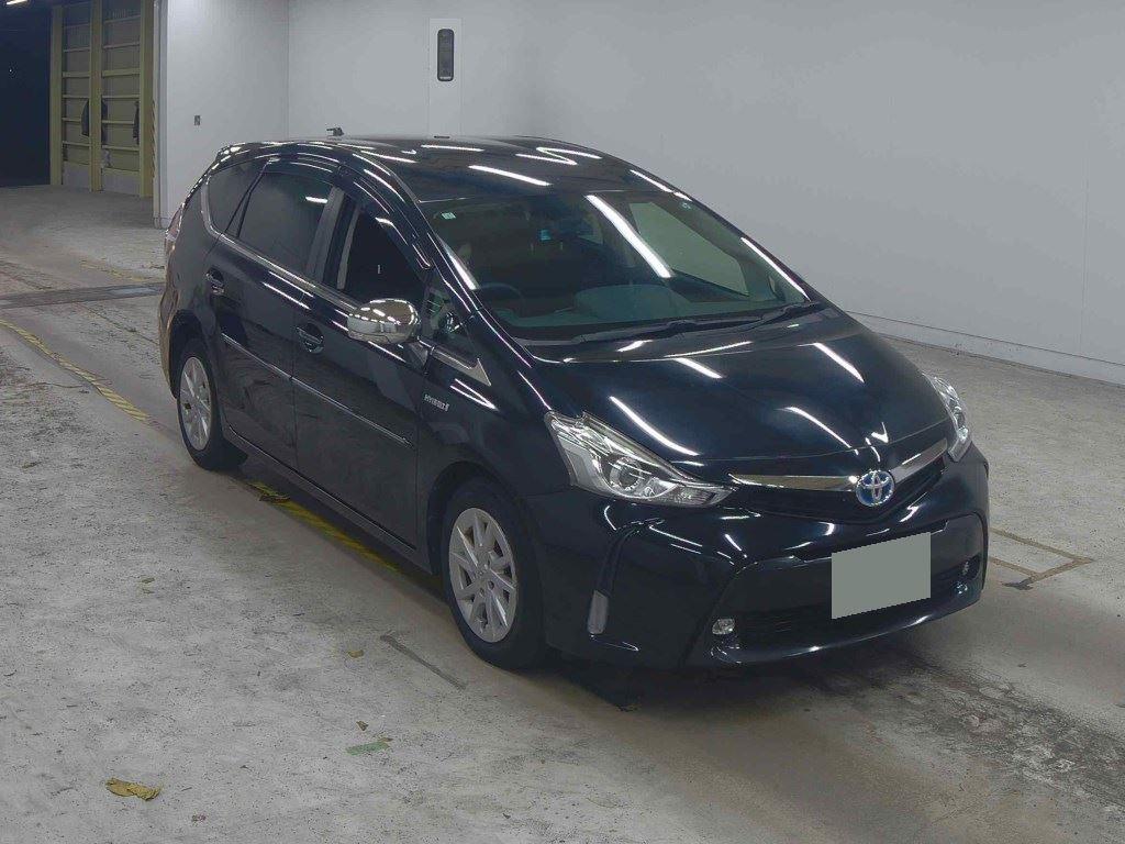 TOYOTA PRIUS ALPHA S Image 3