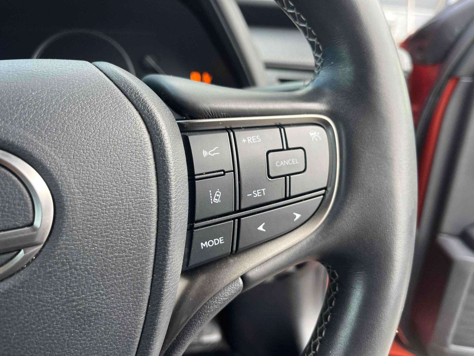 LEXUS UX UX250H VERSION L Image 18