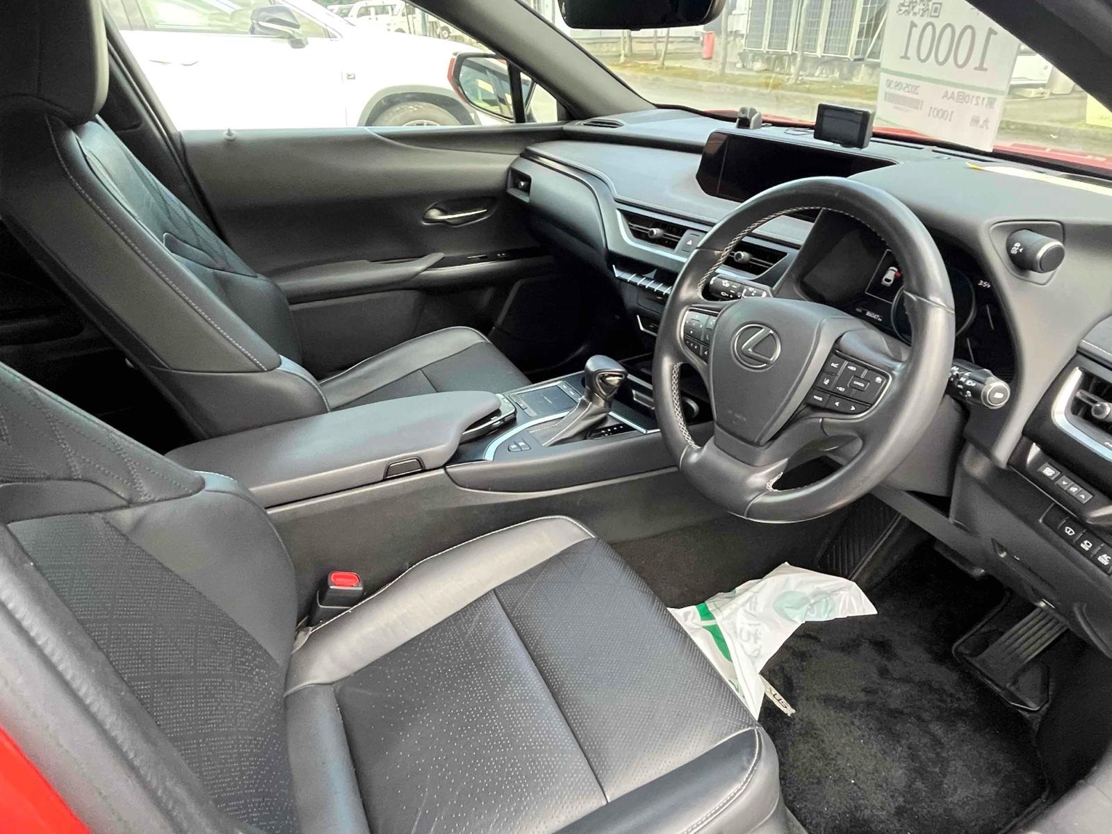 LEXUS UX UX250H VERSION L Image 11