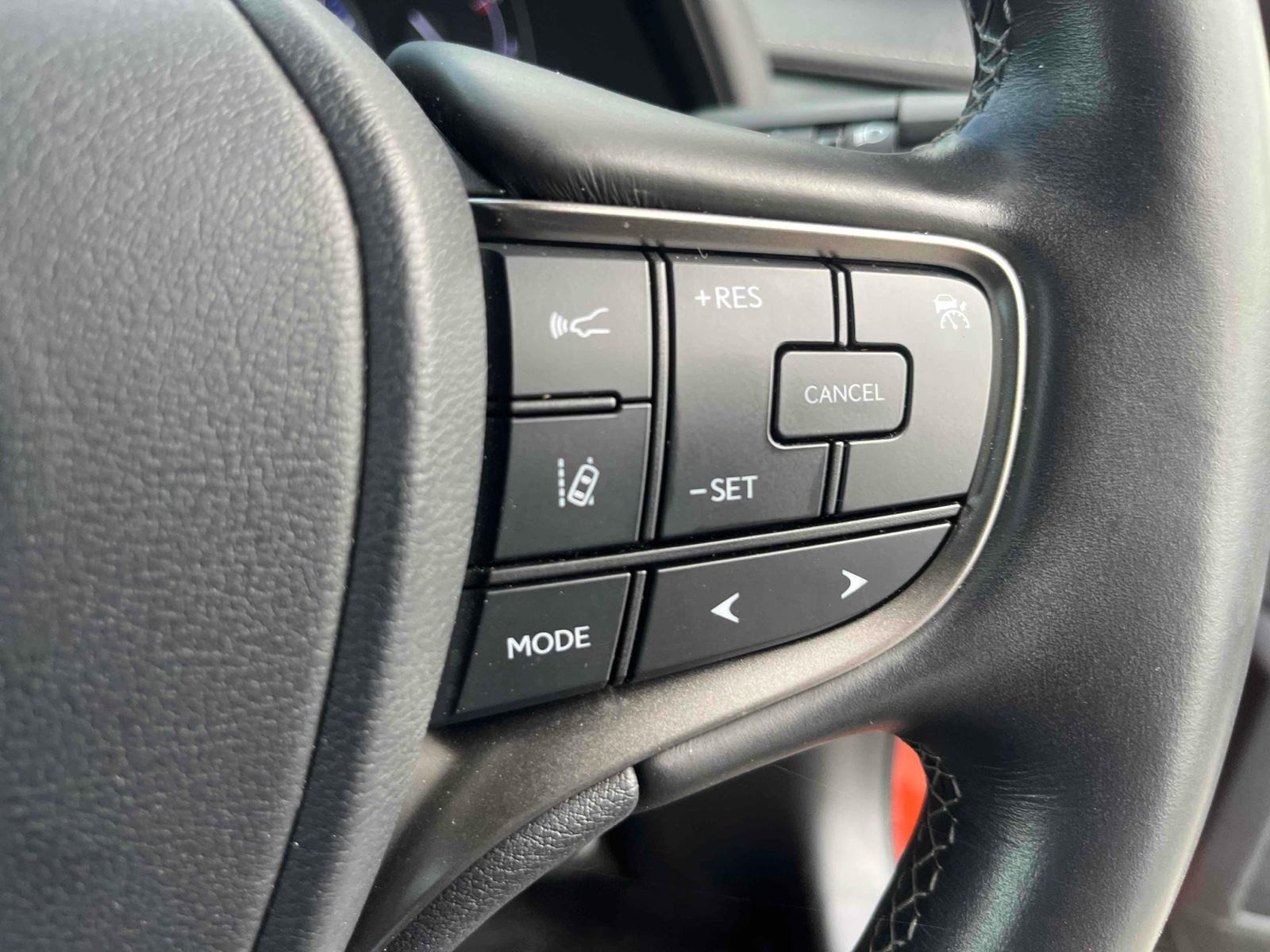 LEXUS UX UX250H VERSION L Image 21