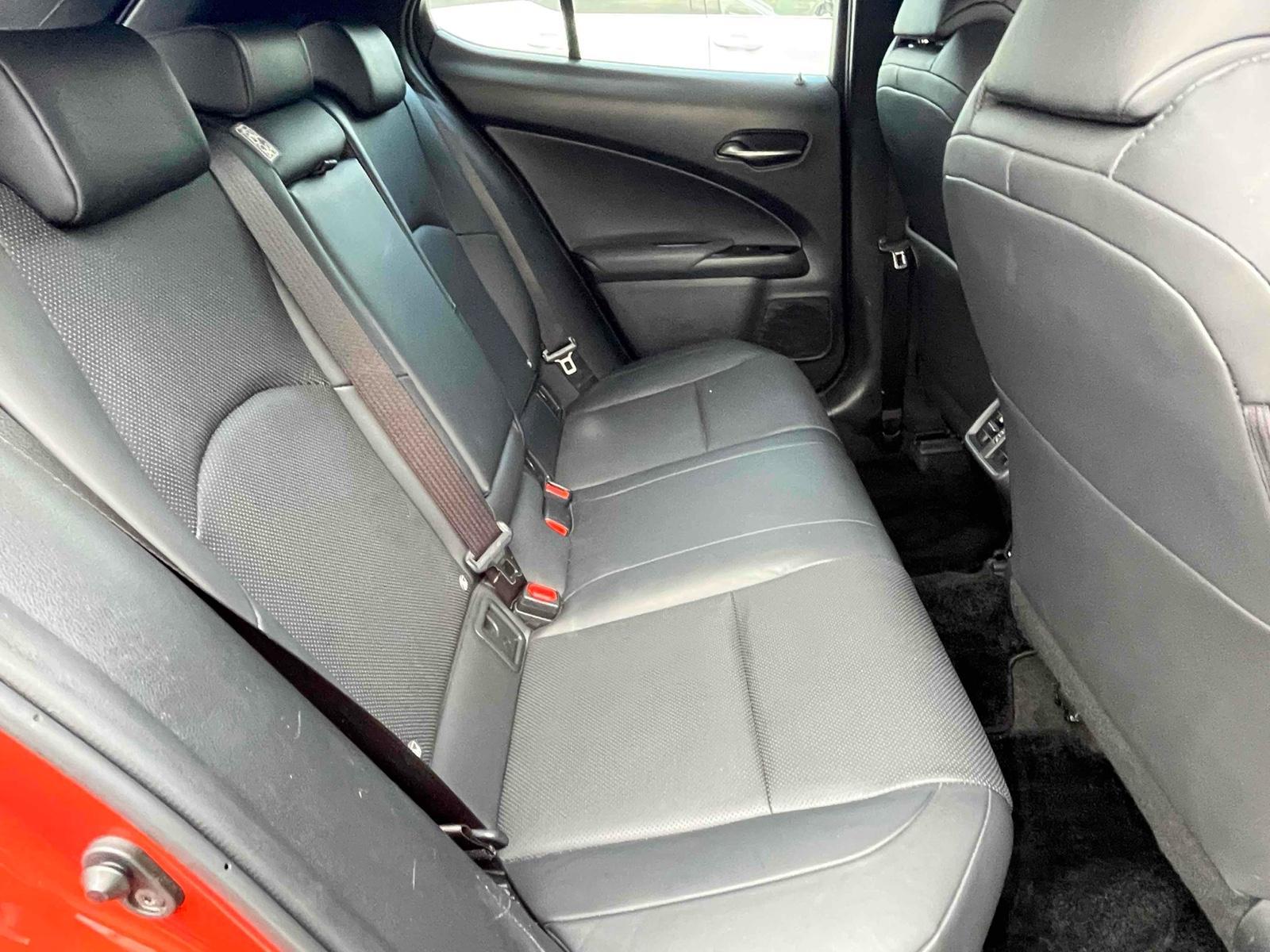 LEXUS UX UX250H VERSION L Image 13