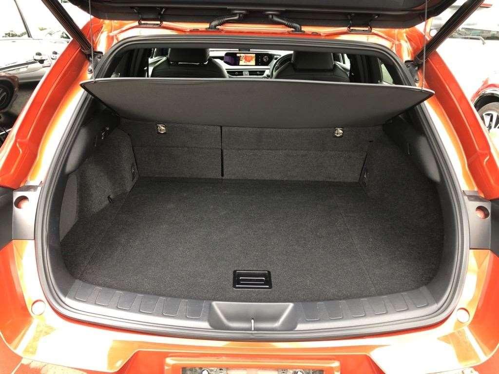 LEXUS UX UX250H VERSION L Image 9