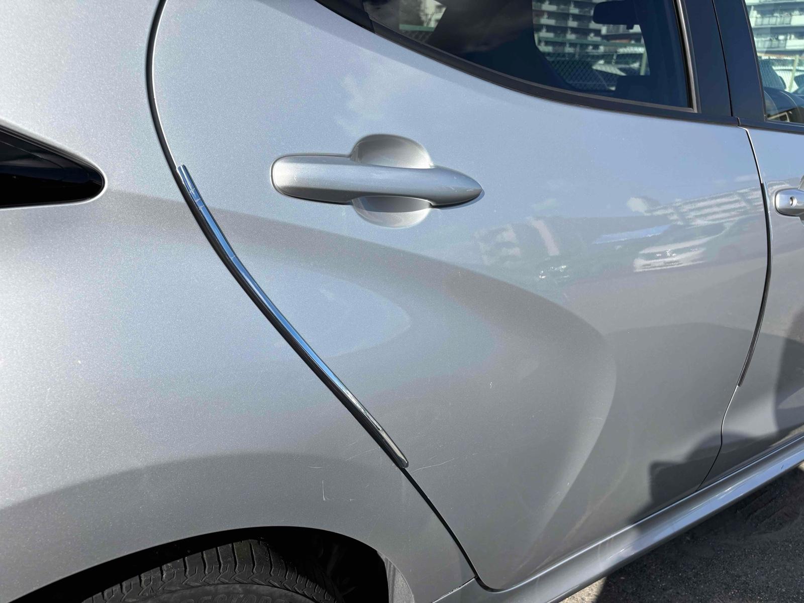TOYOTA YARIS HYBRID X Image 7