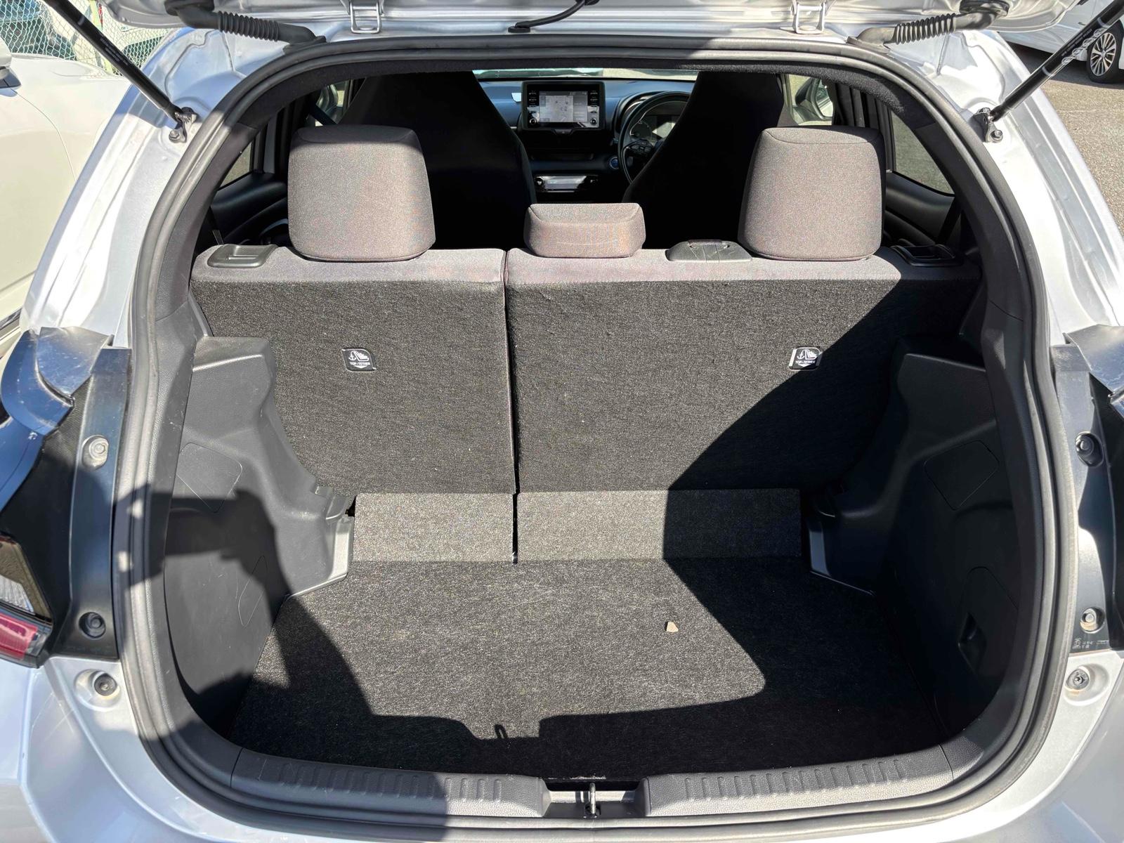 TOYOTA YARIS HYBRID X Image 21