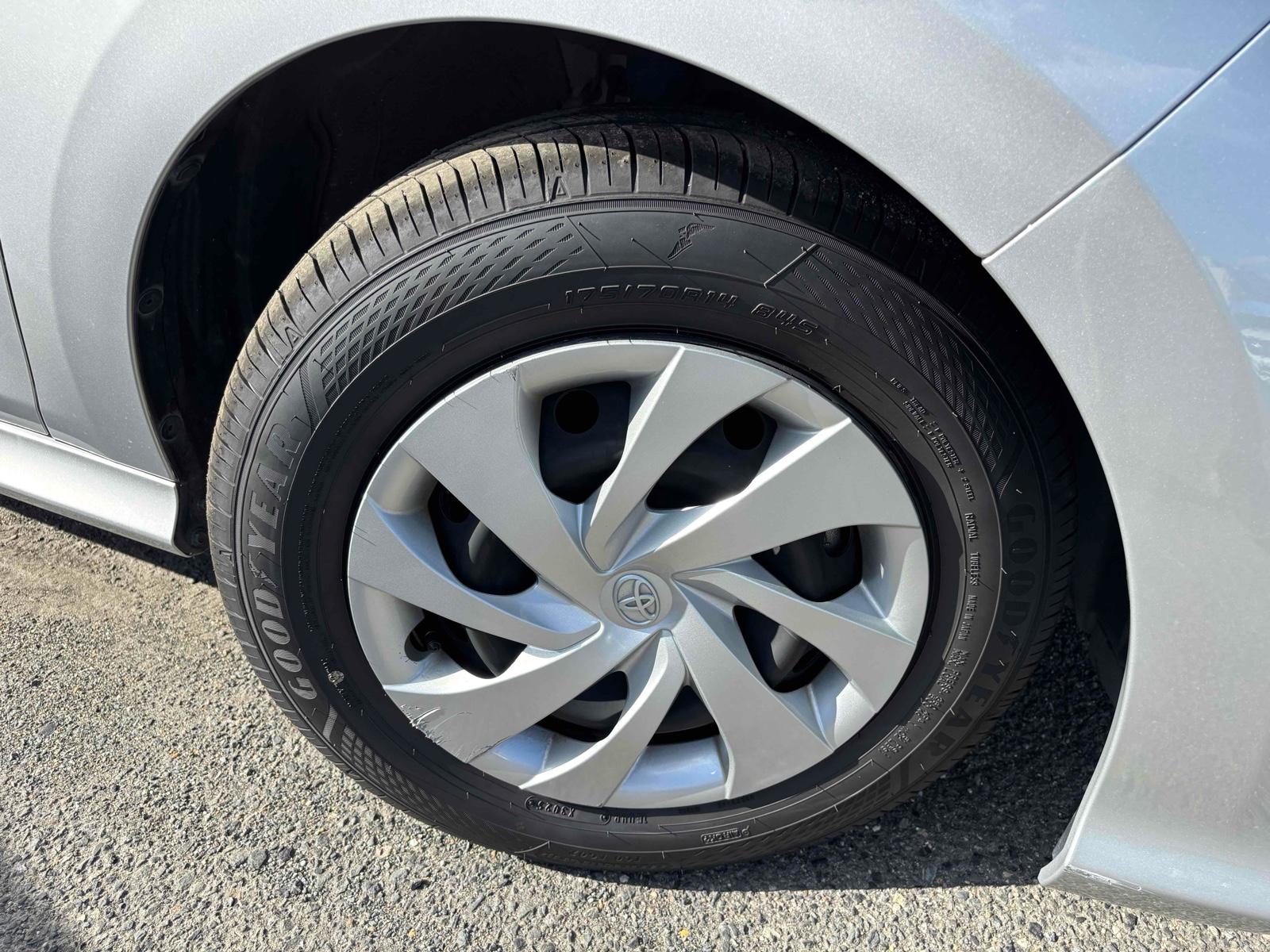 TOYOTA YARIS HYBRID X Image 12