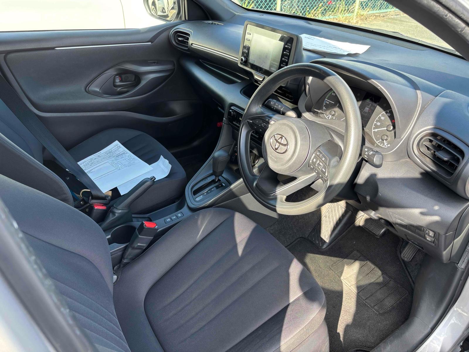 TOYOTA YARIS HYBRID X Image 5