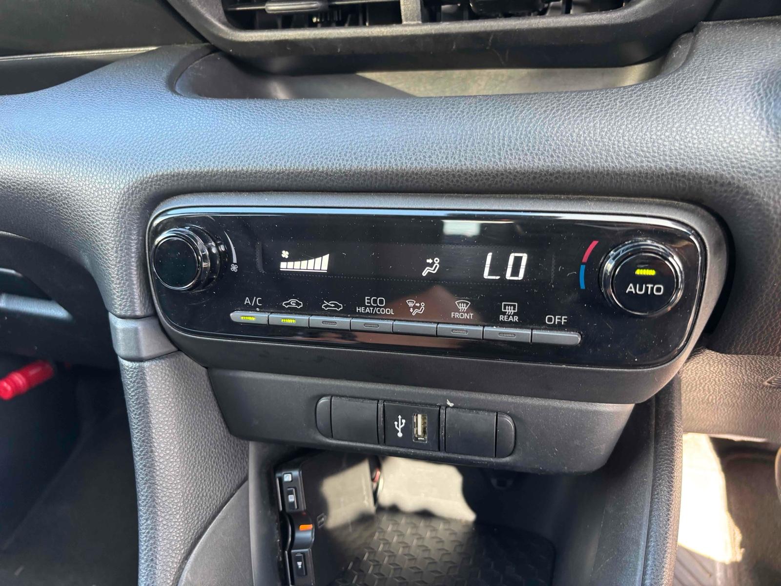 TOYOTA YARIS HYBRID X Image 17