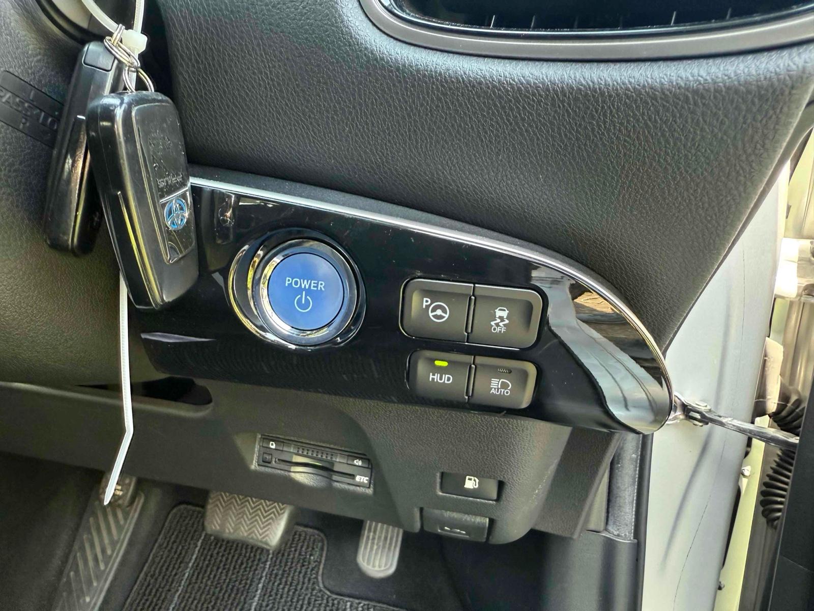 TOYOTA PRIUS A TSS Image 7