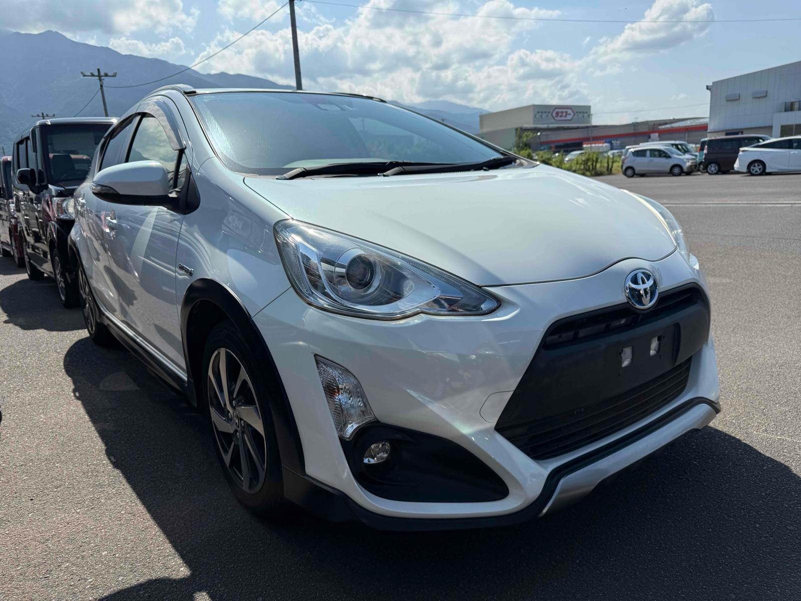 TOYOTA AQUA X-URBAN SOLID Image 4