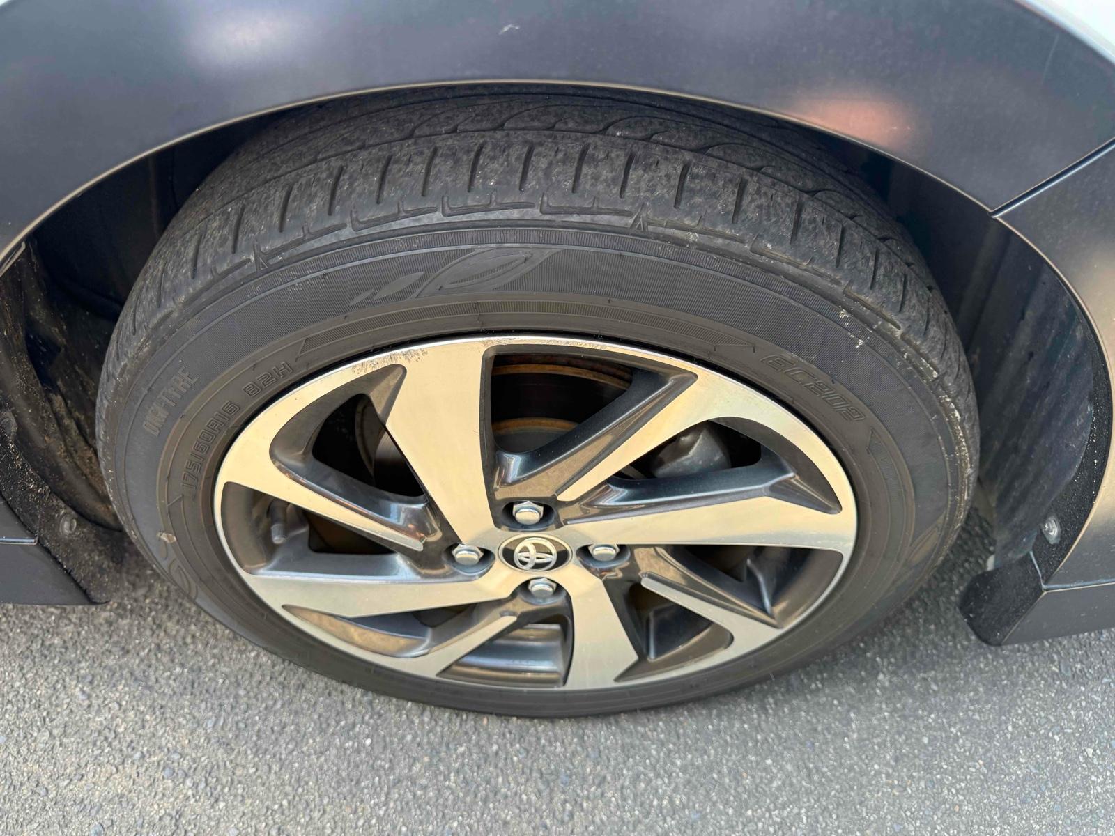 TOYOTA AQUA X-URBAN SOLID Image 14