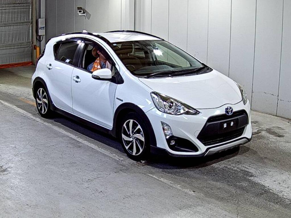 2017 Toyota AQUA 120,000 km