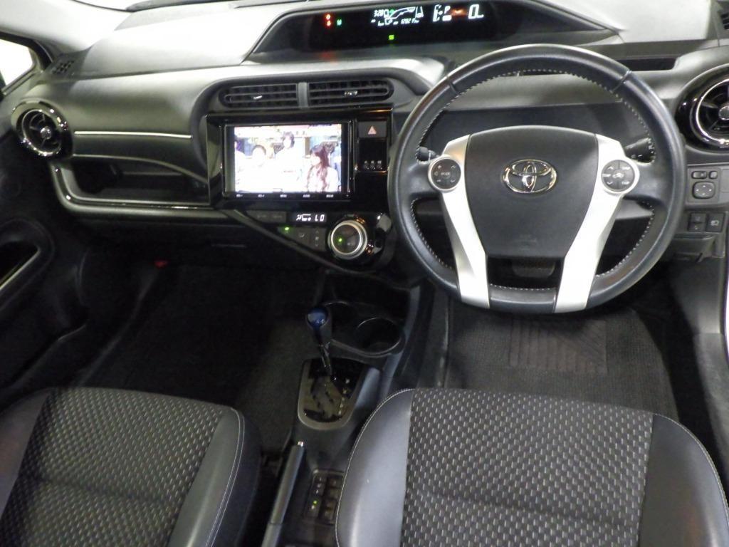 TOYOTA AQUA X-URBAN SOLID Image 3