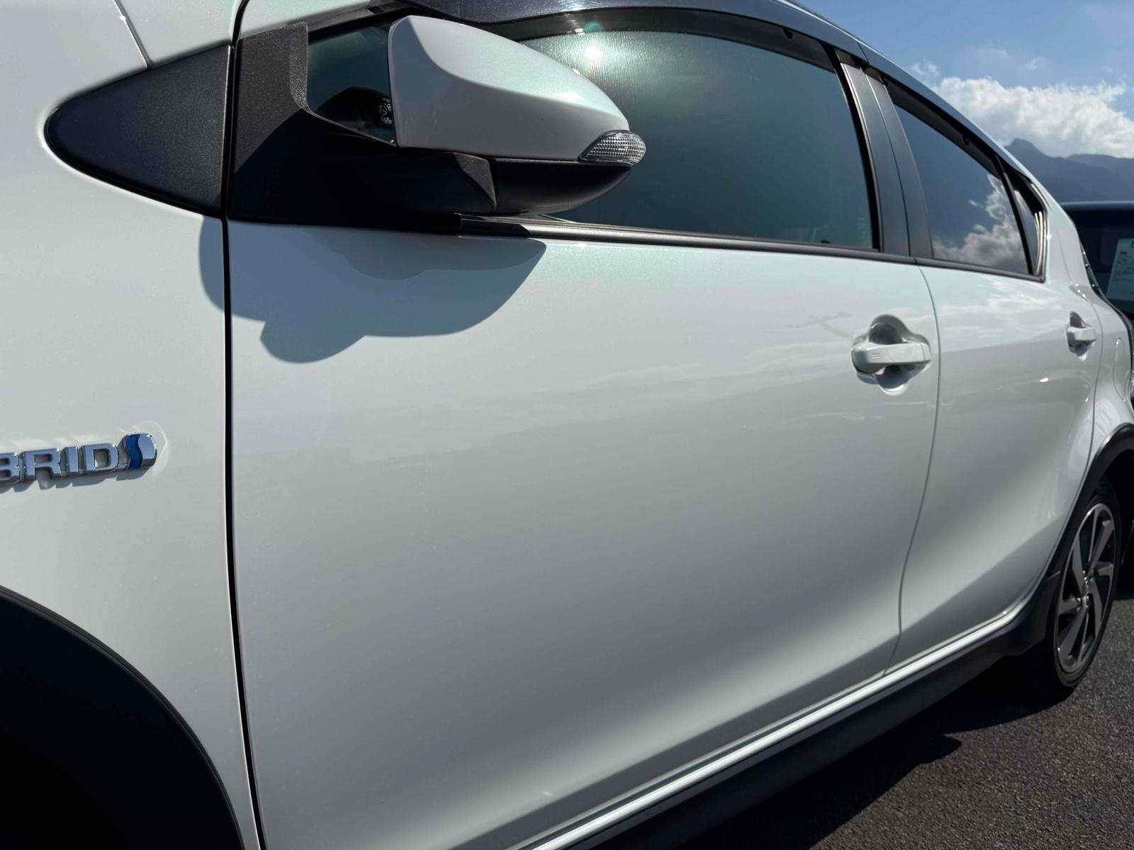 TOYOTA AQUA X-URBAN SOLID Image 18
