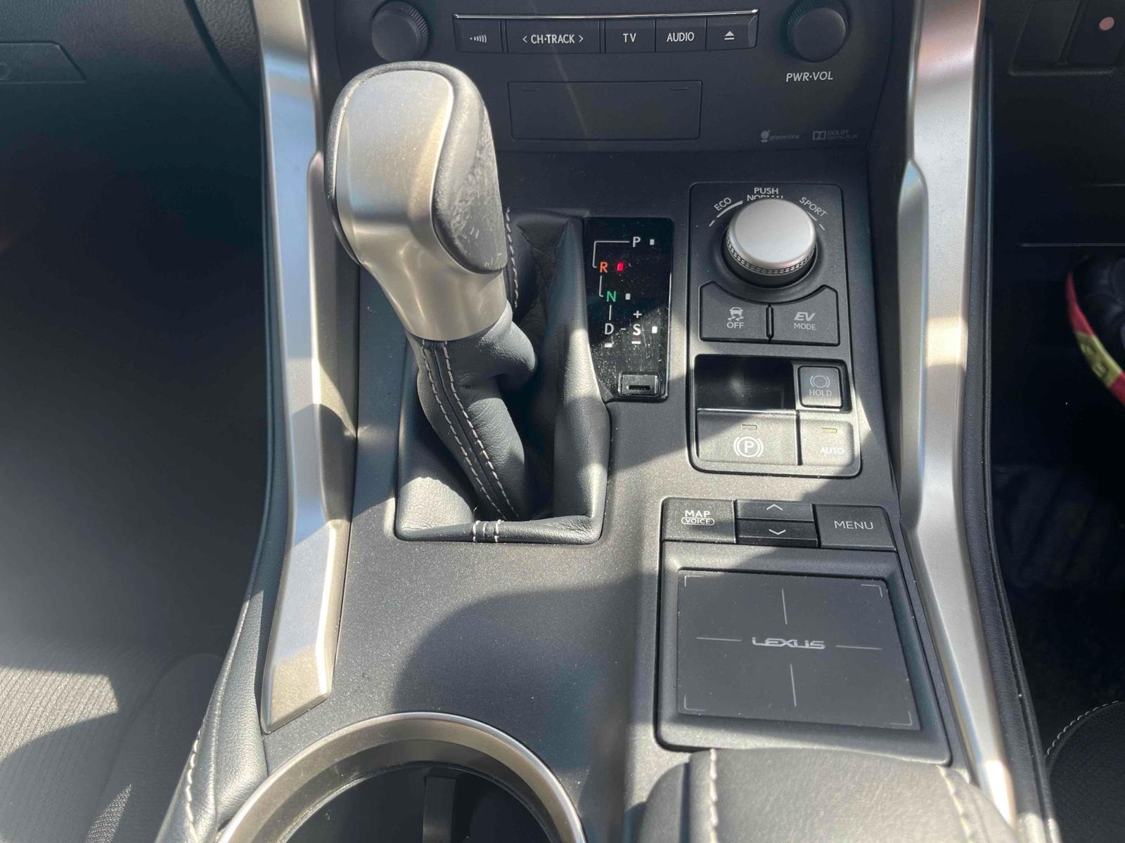 LEXUS NX NX300H Image 23