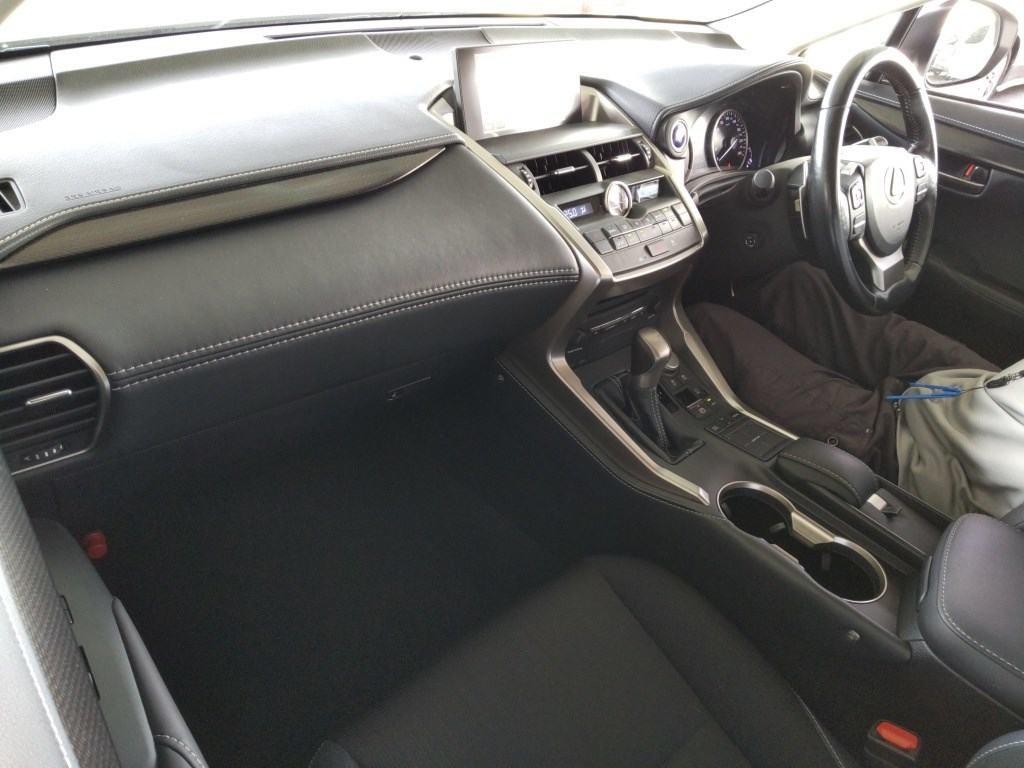 LEXUS NX NX300H Image 3