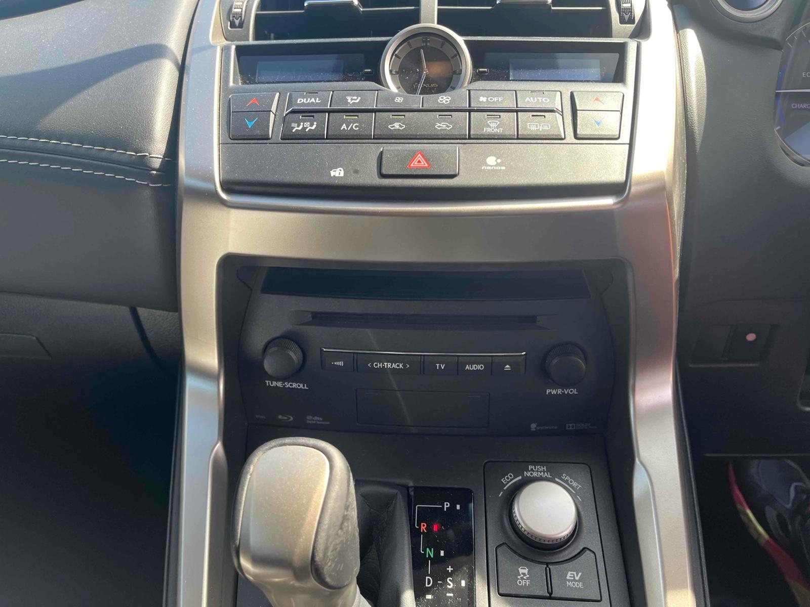 LEXUS NX NX300H Image 24