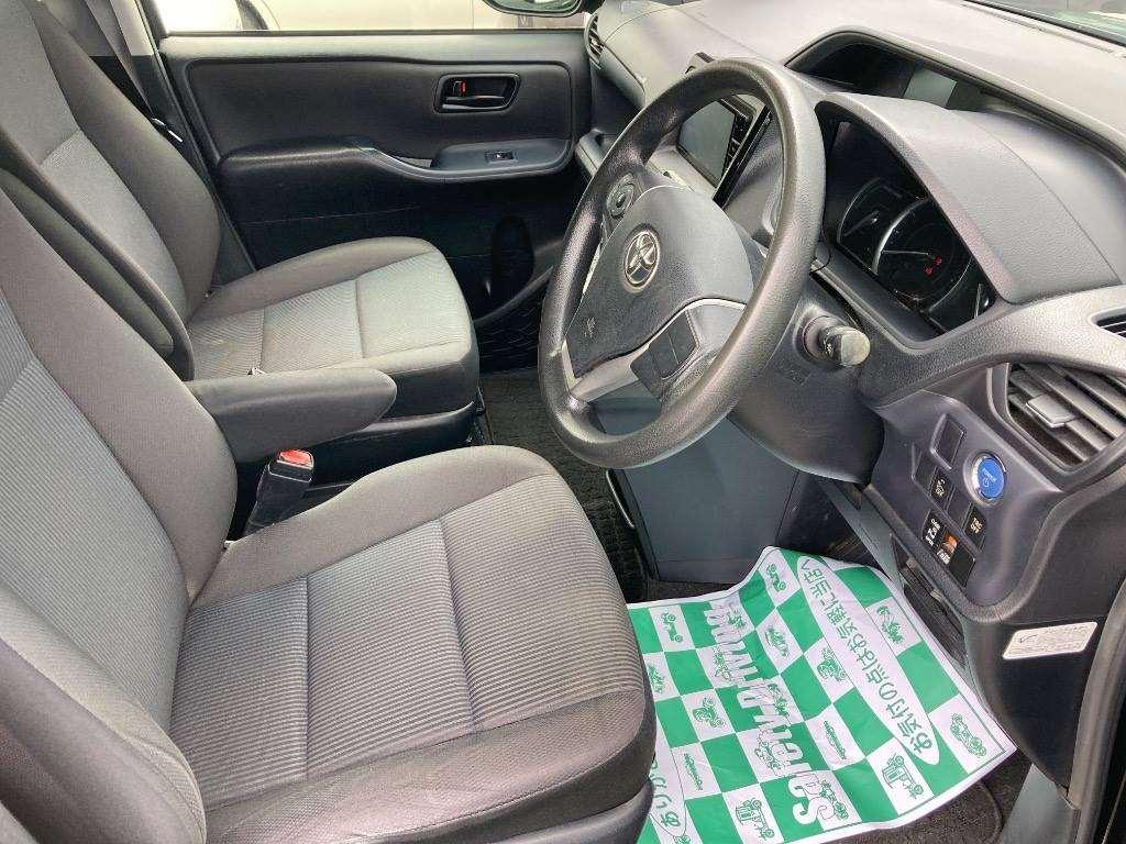 TOYOTA VOXY HYBRID X Image 5