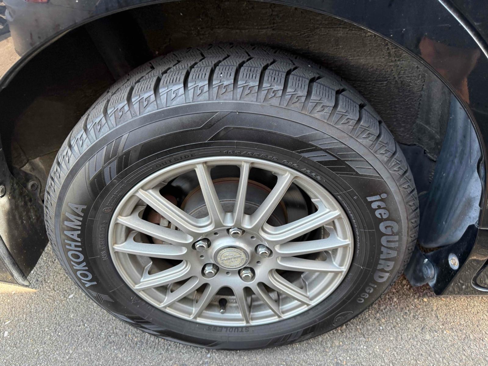 TOYOTA VOXY HYBRID X Image 19