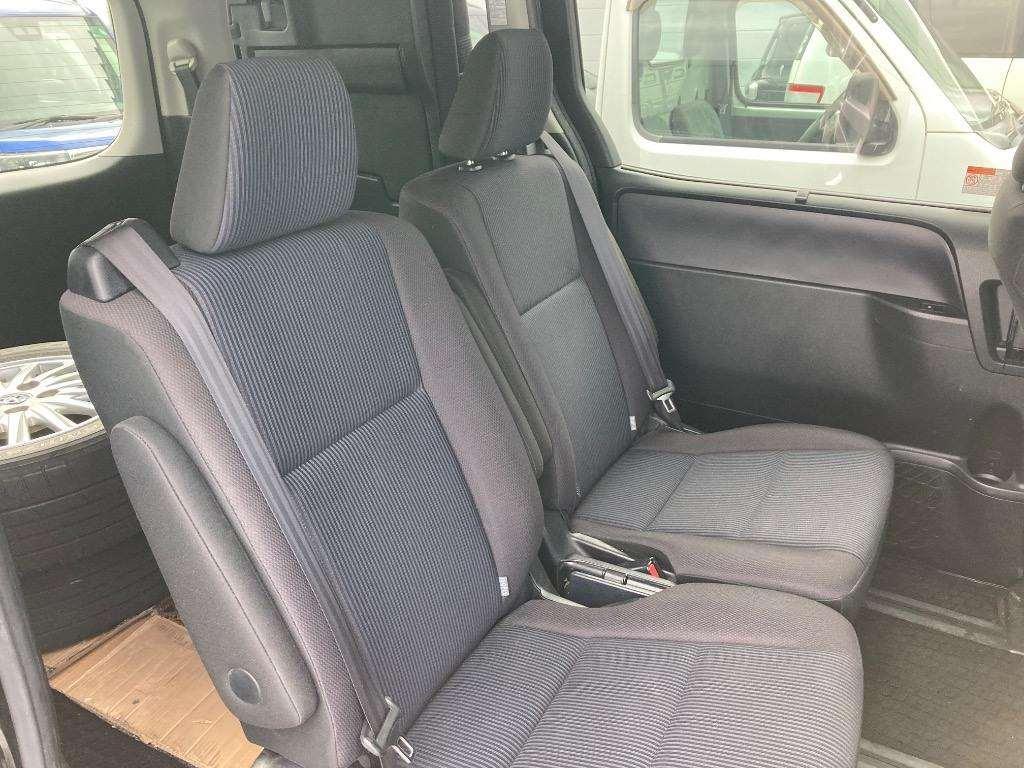 TOYOTA VOXY HYBRID X Image 9