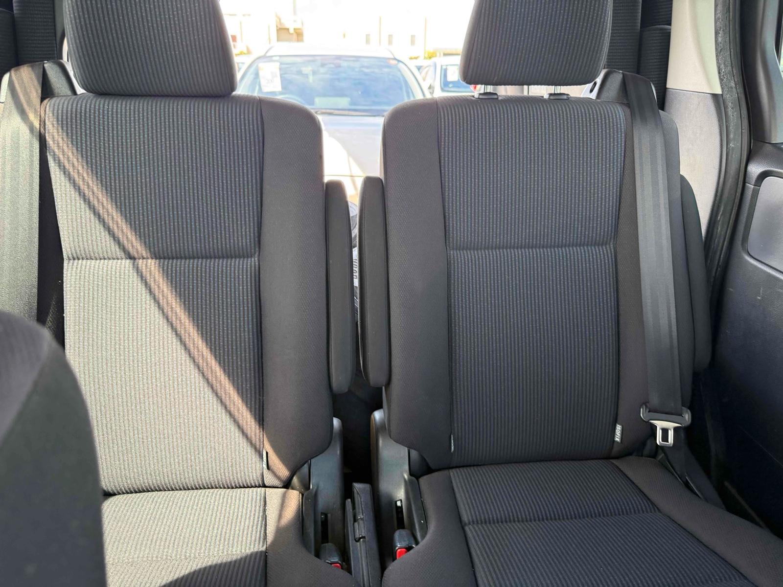 TOYOTA VOXY HYBRID X Image 15