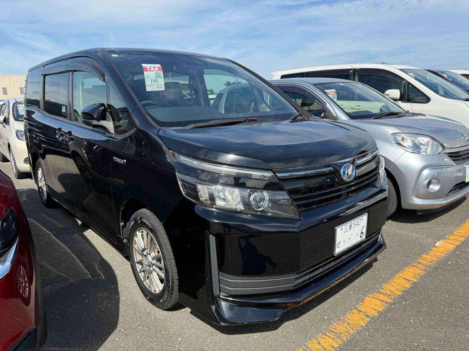 2015 Toyota VOXY 131,000 km