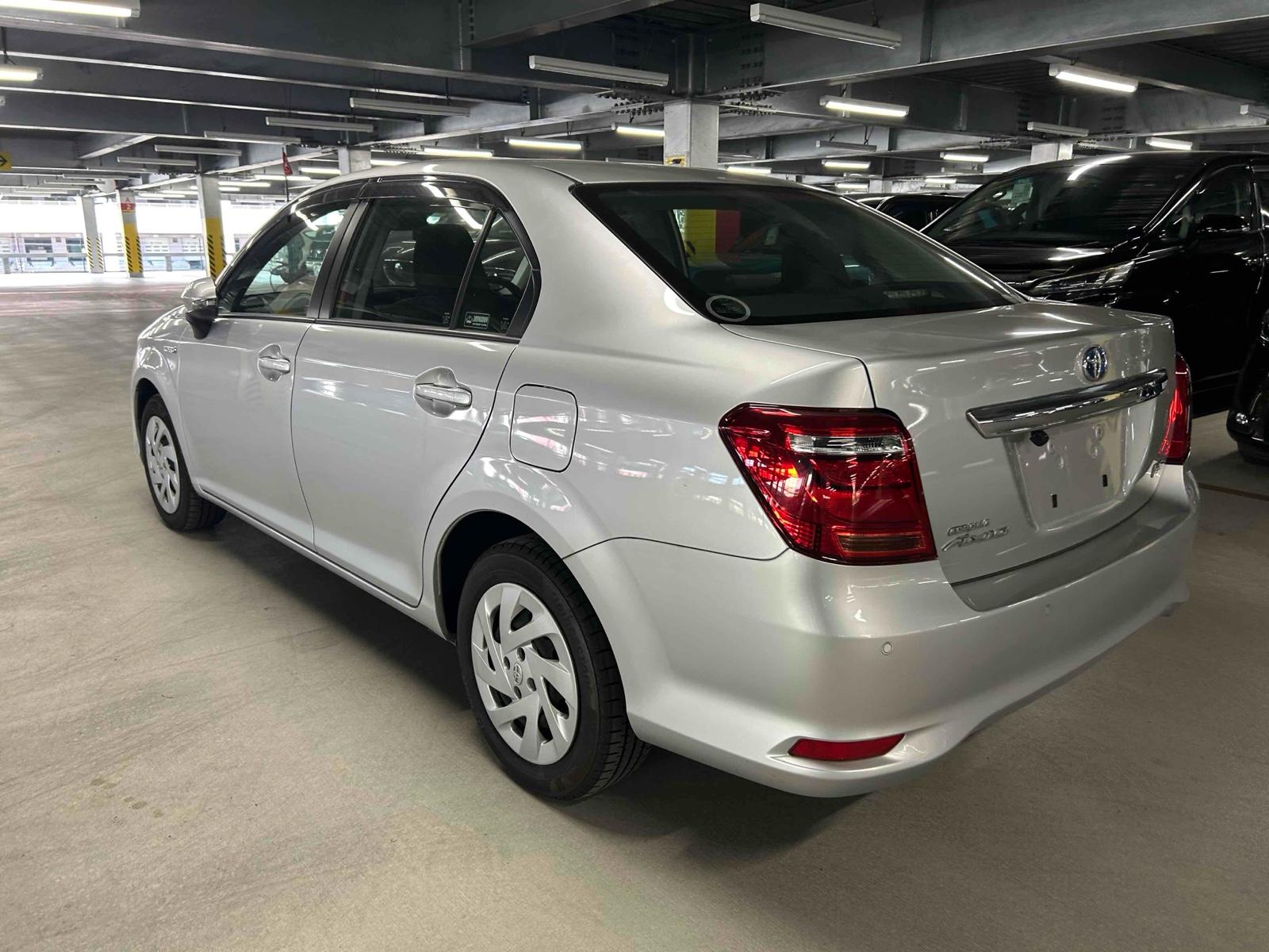 TOYOTA COROLLA AXIO HYBRID Image 2