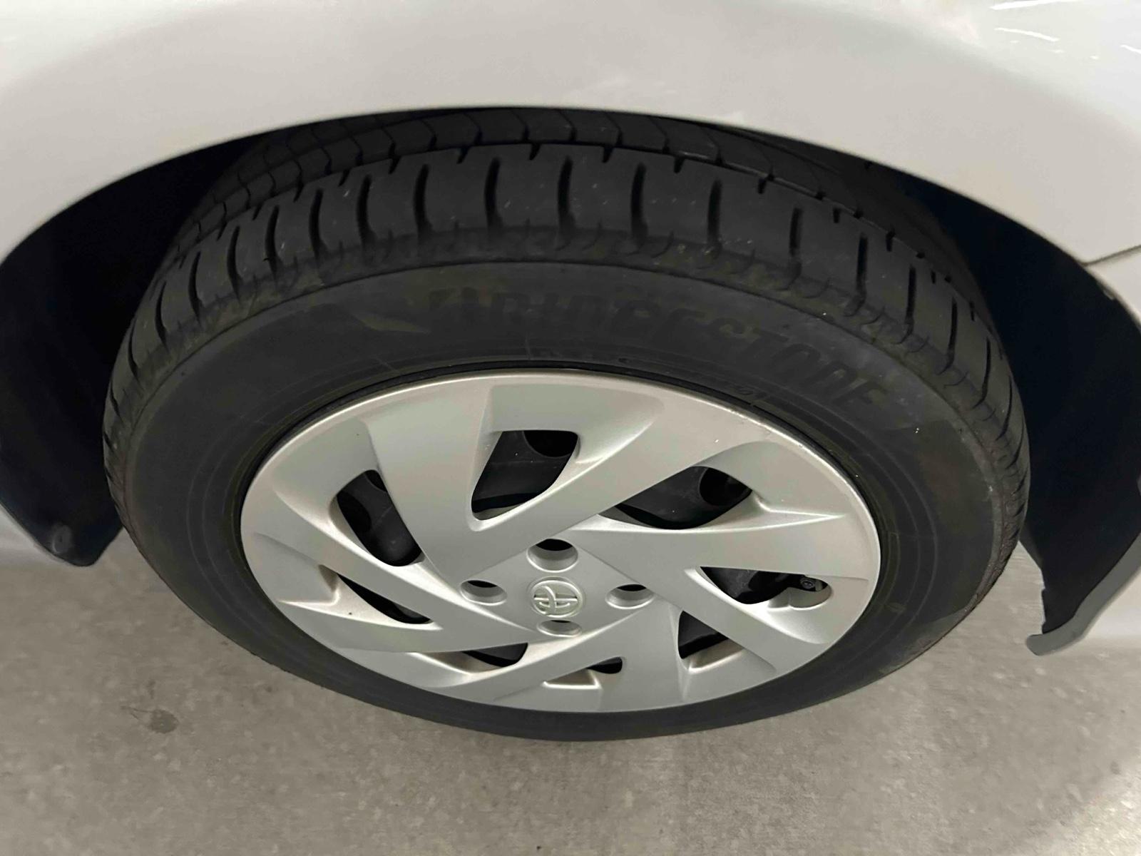 TOYOTA COROLLA AXIO HYBRID Image 14