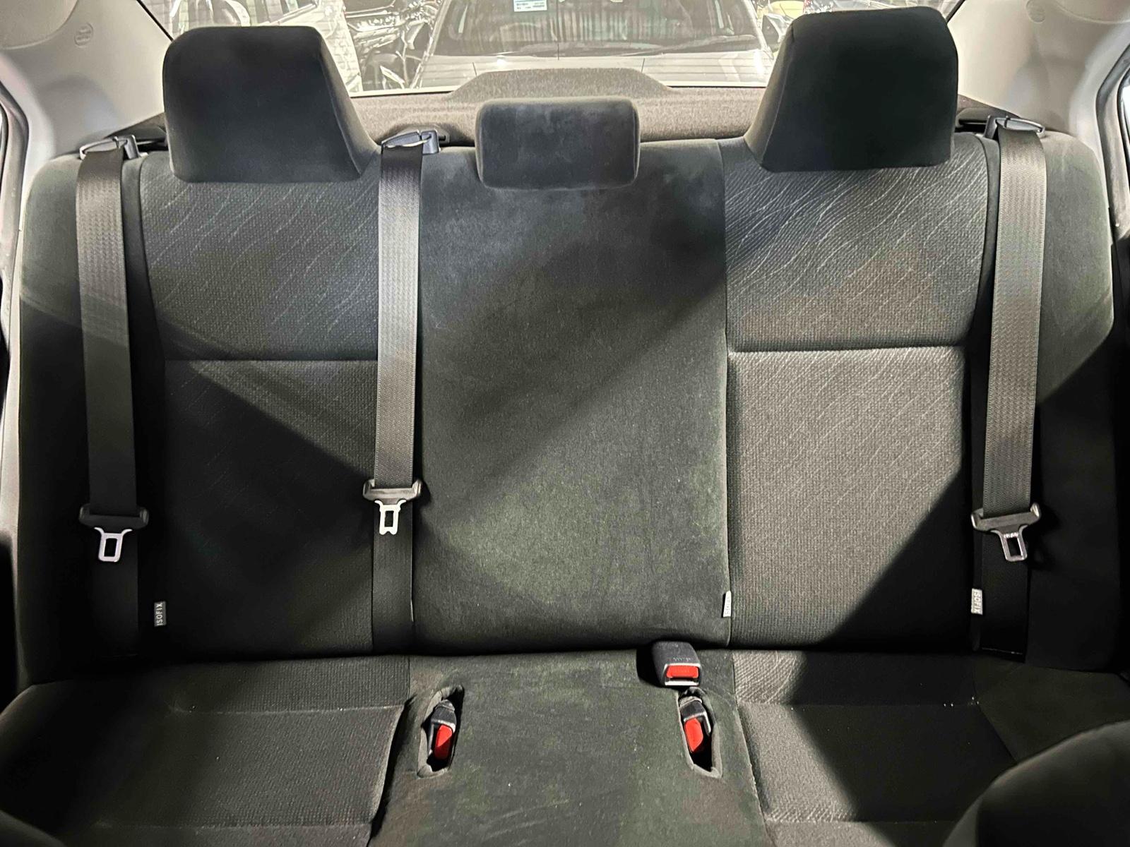 TOYOTA COROLLA AXIO HYBRID Image 19
