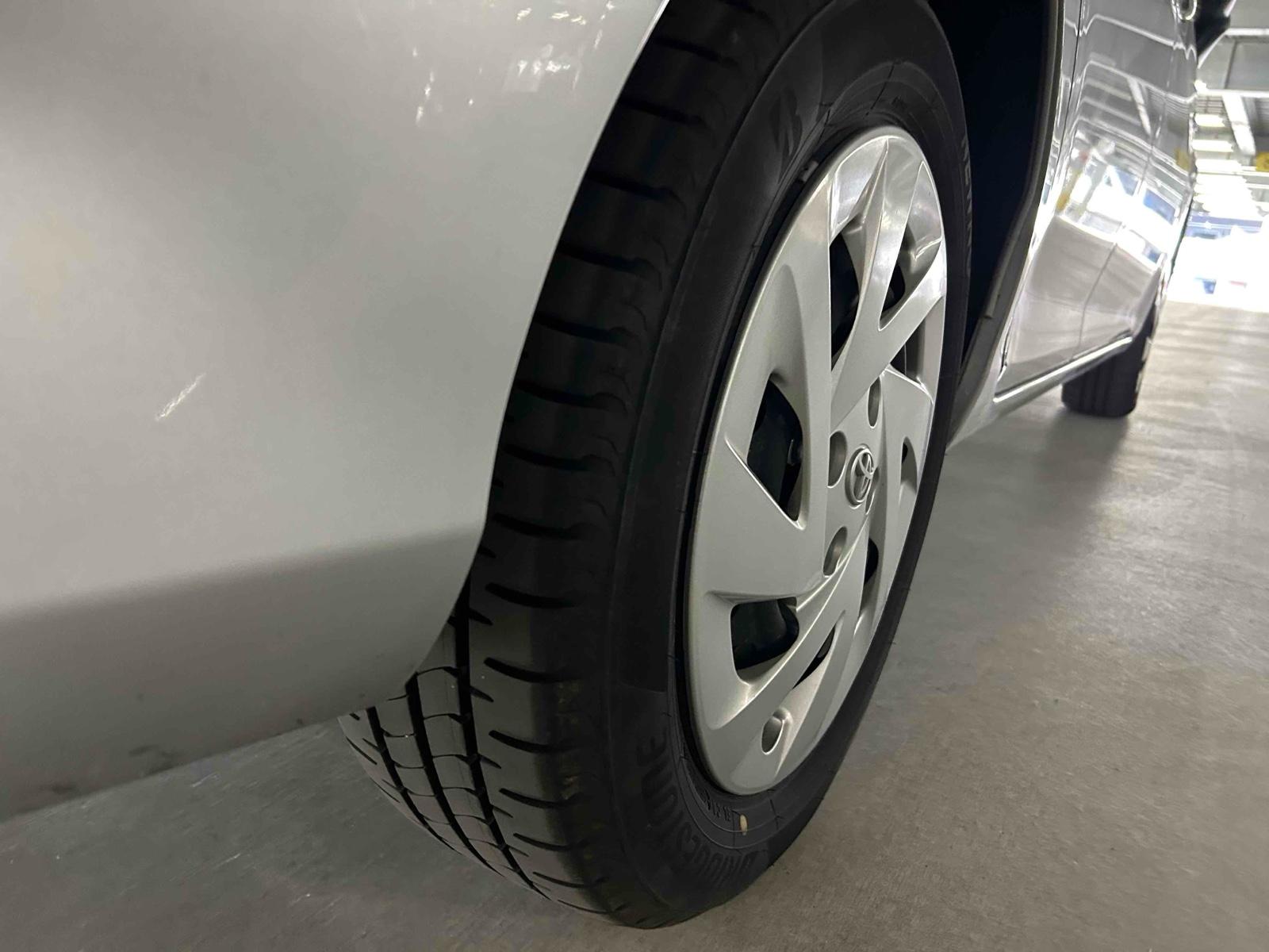TOYOTA COROLLA AXIO HYBRID Image 16