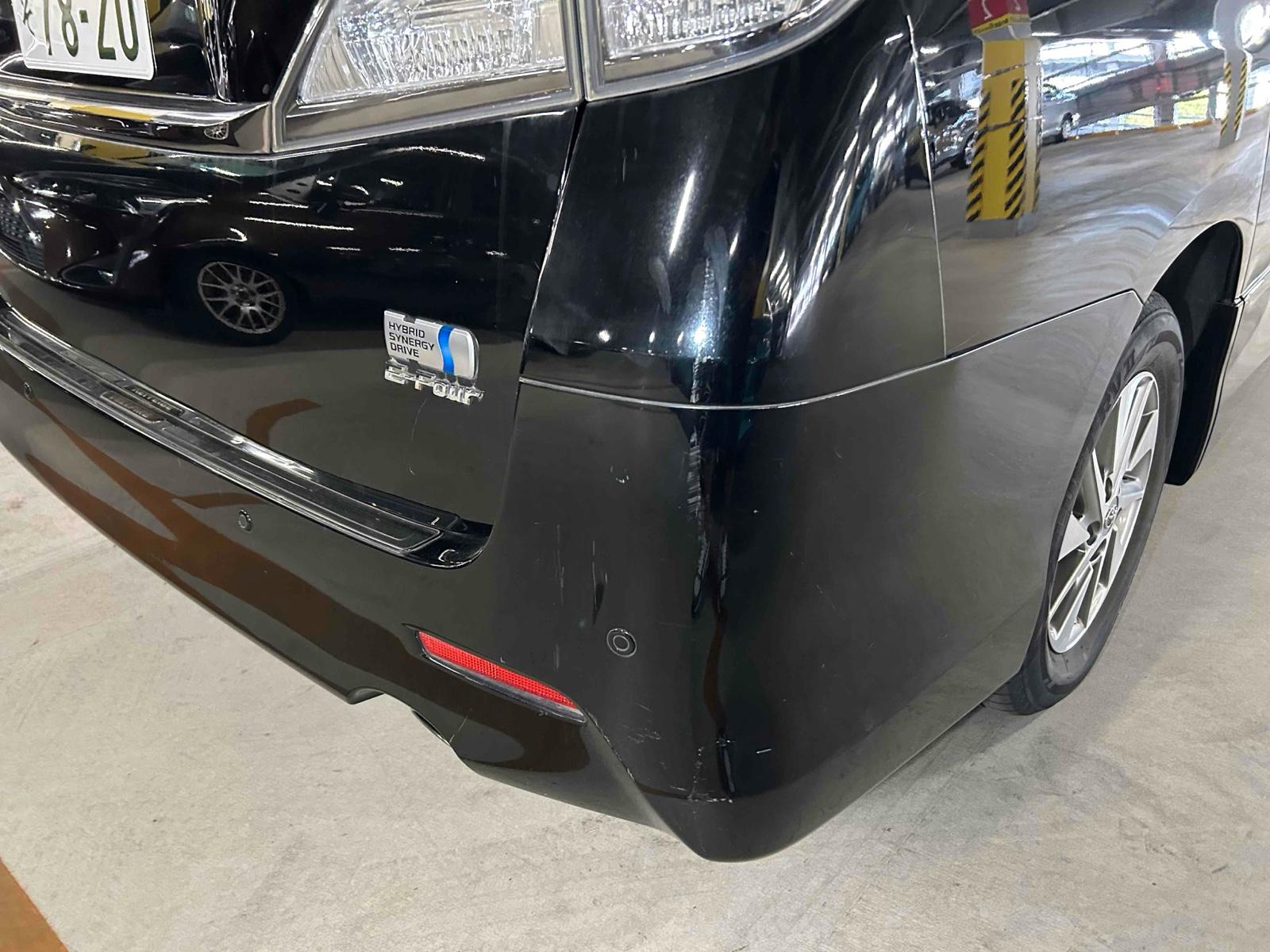 TOYOTA VELLFIRE HYBRID ZR 4WD Image 17