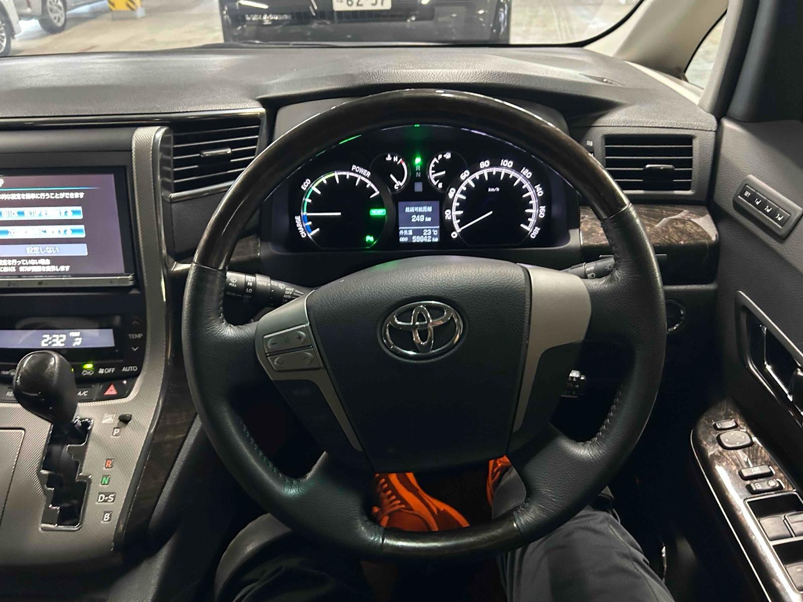 TOYOTA VELLFIRE HYBRID ZR 4WD Image 10
