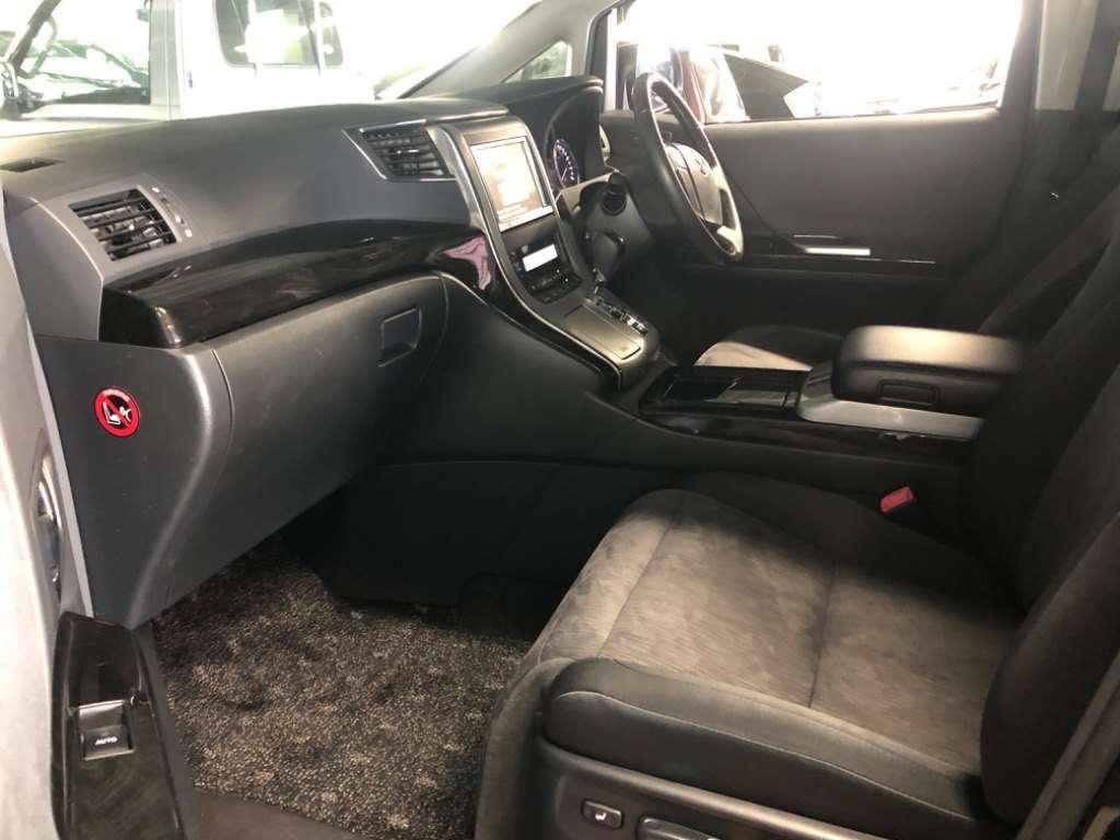 TOYOTA VELLFIRE HYBRID ZR 4WD Image 8