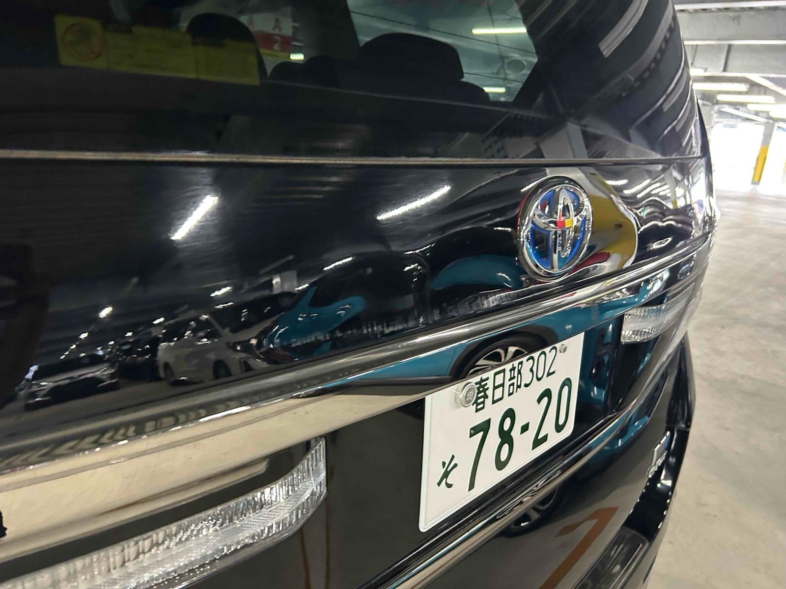 TOYOTA VELLFIRE HYBRID ZR 4WD Image 18