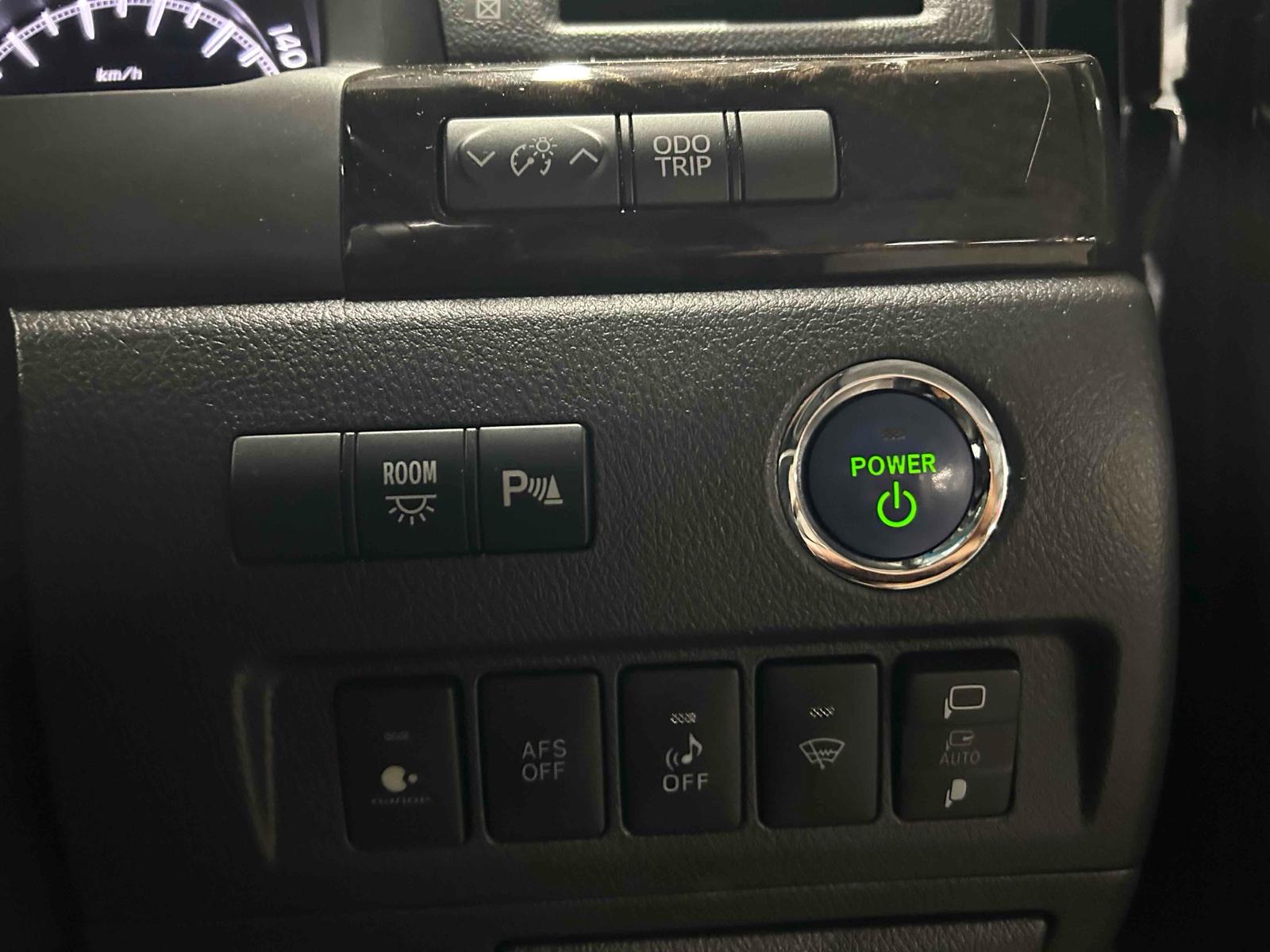 TOYOTA VELLFIRE HYBRID ZR 4WD Image 11