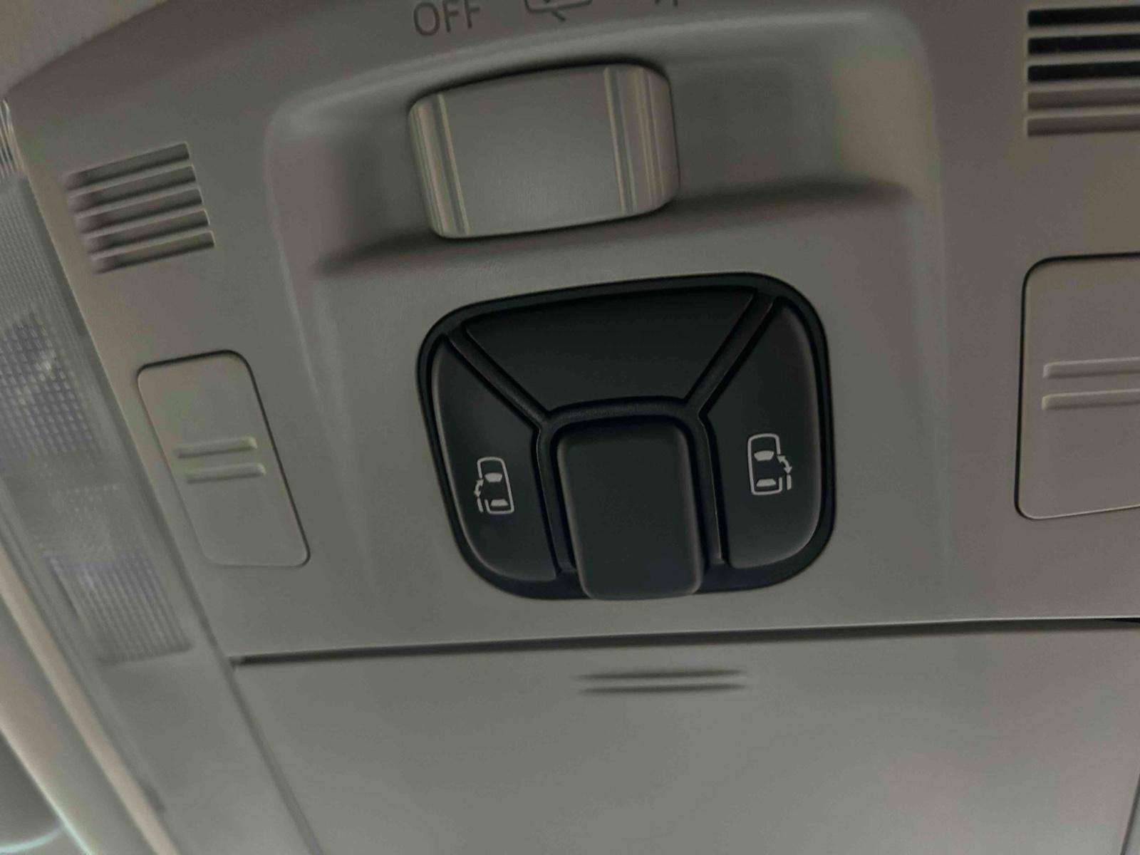 TOYOTA VELLFIRE HYBRID ZR 4WD Image 13