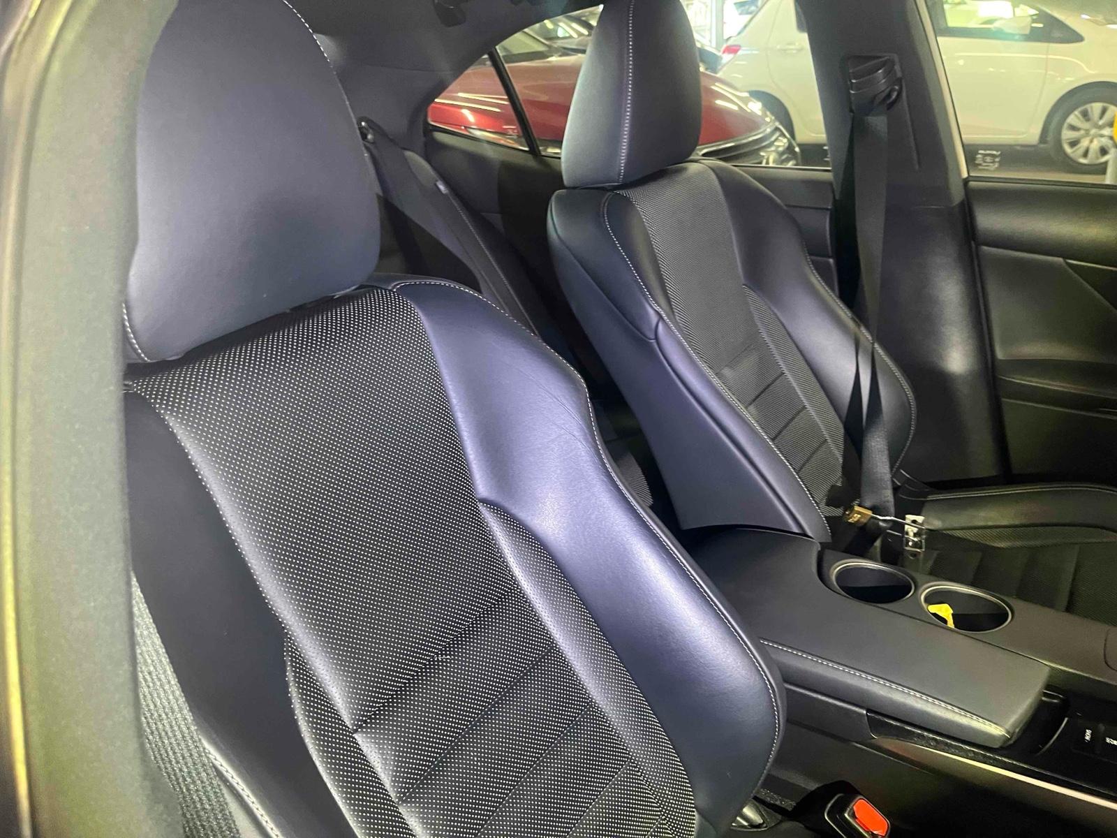 LEXUS IS IS250 F SPORTS Image 4
