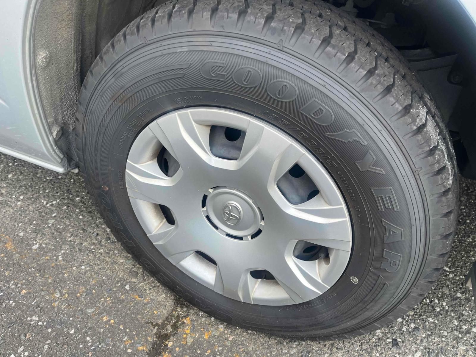 TOYOTA HIACE VAN LONGDX GL PACKAGE 4WD Image 14
