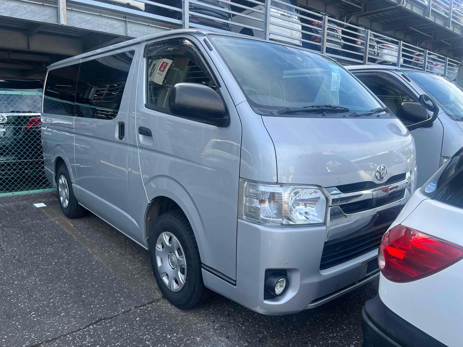 TOYOTA HIACE VAN LONGDX GL PACKAGE 4WD Image 4