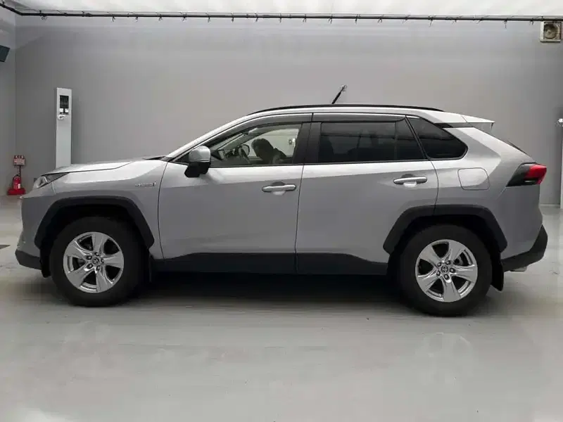 TOYOTA RAV4 HYBRID X Image 8
