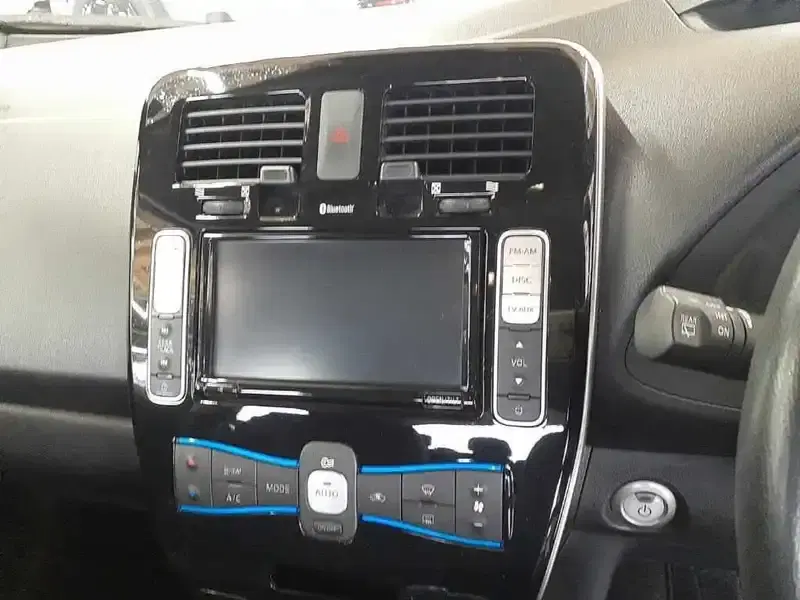 NISSAN LEAF X(24KWH) Image 10