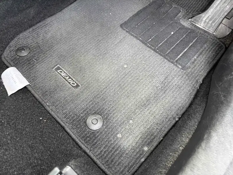 MAZDA DEMIO 13S Image 9