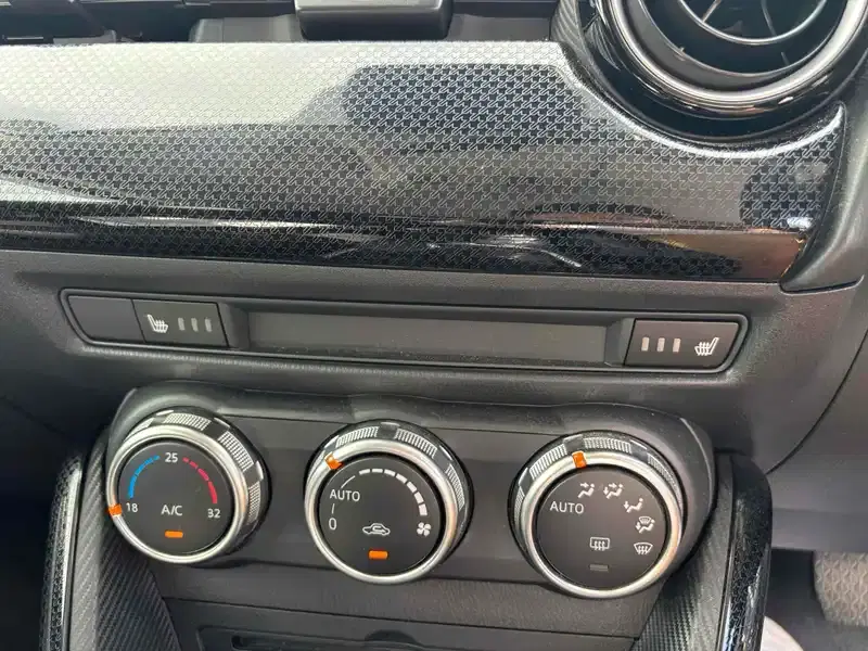 MAZDA DEMIO 13S Image 11