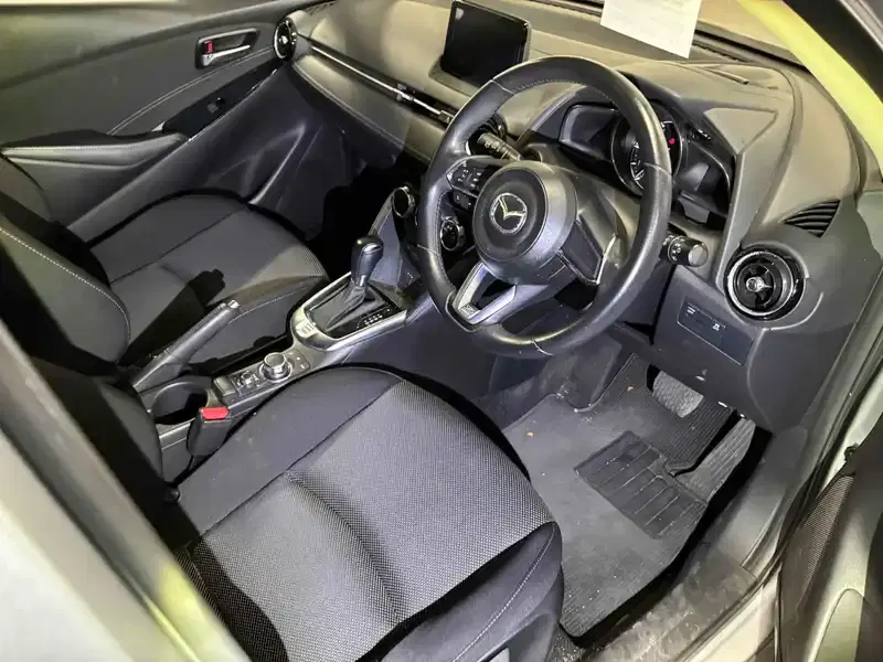 MAZDA DEMIO 13 S TOURING Image 6
